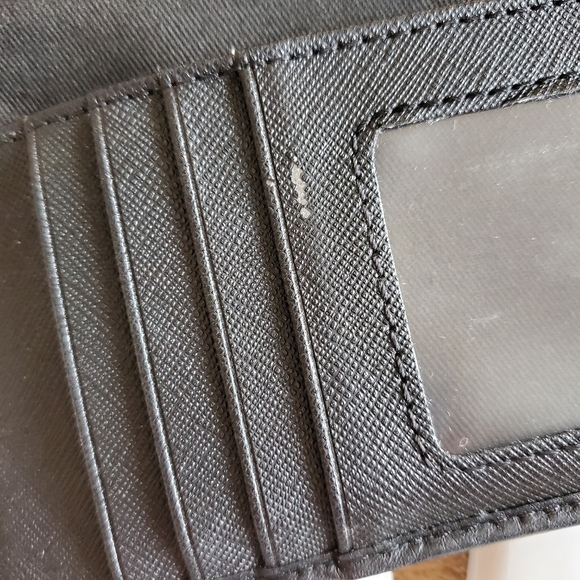 Black Fossil Wallet - Picture 5 of 9